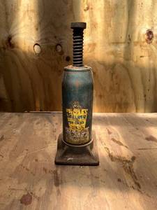 lot 1106 image: Walker Vintage Hydraulic Jack