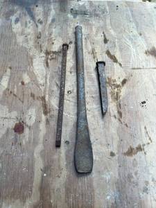 lot 1113 image: Antique Railroad Nail, tire repair spoon and Chisel