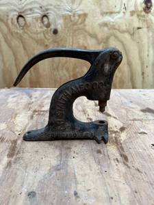 lot 1120 image: FH Smith MFG Co Rivets Press
