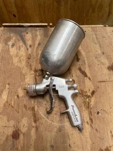 lot 1126 image: Pneumatic DevilBiss Finish Line Gravity Spray Gun