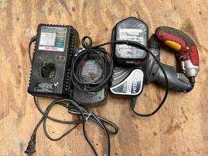 lot 1147 image: Lot of Porter Cable Battery Charger - Hitachi Battery and Charger - (2) Electric Screw Drivers