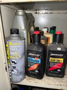 lot 2006 image: Lot Of Automotive Fluids