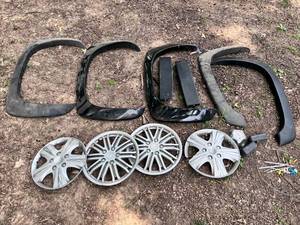 lot 1212 image: Fender Flares - HUB caps - Tailgate Attachments