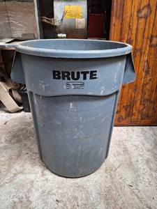 lot 3108 image: Brute 55 Gallon Trash Can - FIRST COME FIRST PICK