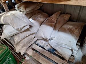 lot 3122 image: 18 Bags of STONCLAD UR C-1. sand.