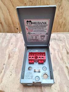 lot 3129 image: Electrical Milbank Rainproof Utilty Enclosure