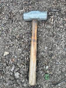 lot 1237 image: 15 Sledge Hammer