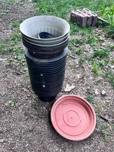 lot 1256 image: Lot of (30) Plastic Planters