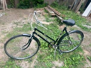 lot 1268 image: Vintage Sears Roebuck and Co Bicycle