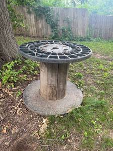 lot 1272 image: Large Wooden Spool - 3ft x 28in