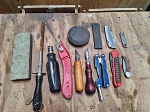 lot 3167 image: Knife supplies