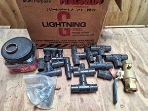 lot 3170 image: Lot of Pex Tubing Adapters, plumbing
