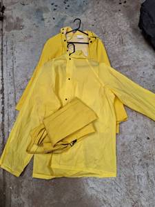 lot 3202 image: Lot of Rain Wear
