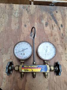 lot 3153 image: Yellow Jacket AC Test and Charging Manifold