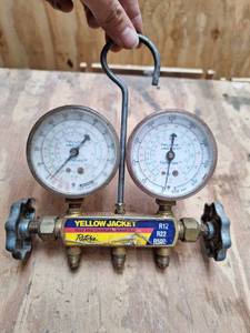 lot 3154 image: Yellow Jacket AC Test and Charging Manifold