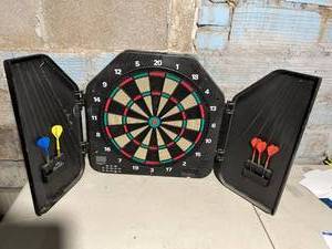 lot 4509 image: Dartboard
