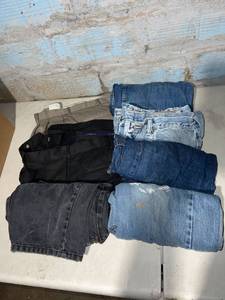 lot 4511 image: Size 34-36 Jeans and Slacks