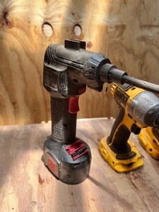 lot 1024 image: Air Hawk Pro - Dewalt Flashlight - Air Compressor Tire Inflator
