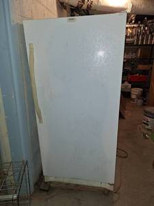 lot 37 image: 2003 Kenmore Upright Freezer