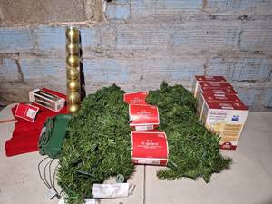 lot 4517 image: Lot of Christmas Garland and Lights