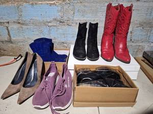 lot 4521 image: Lot of Womans Shoes  Boots Size 7.5 and 8