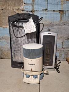 lot 4532 image: Lot of (3) Space Heaters