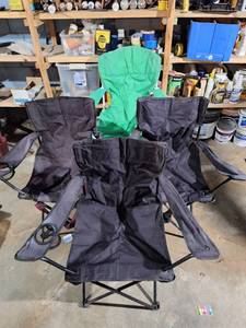 lot 4540 image: Lot of 4 Folding Lawn Chairs