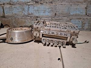 lot 4546 image: Antique Hudson Radio
