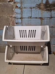 lot 4547 image: White Plastic Organizer Bin