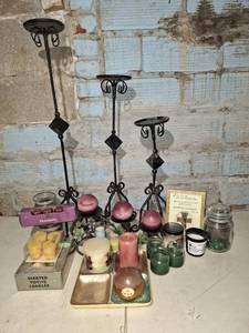 lot 4559 image: Home Decor and Candle Lot