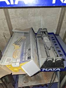 lot 4574 image: (2) Tile Cutters