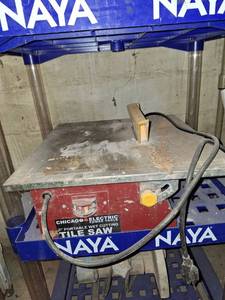lot 4575 image: Chicago Electric Tile Saw