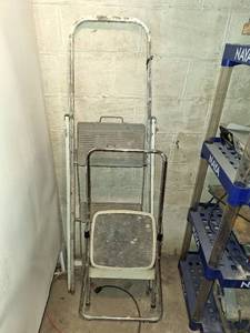 lot 4577 image: Ladder and Stool Combo