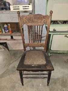 lot 4584 image: Antique Chair