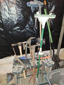 lot 4593 image: Lot of Yard Implements