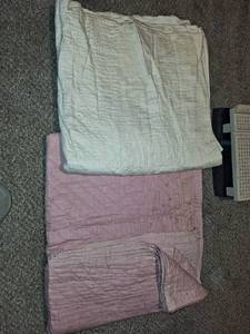 lot 4598 image: (2) Antique Quilts