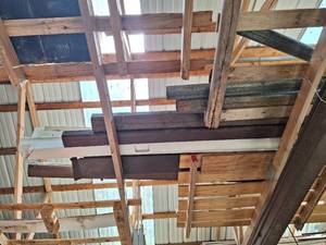 lot 4613 image: Lot of Assorted Gutter Pieces- 2 pieces approx 25ft - 30 ft
