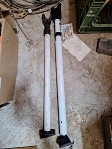 lot 1717 image: Lot of 2 Door safety braces