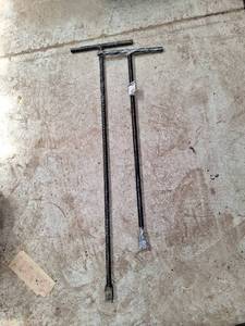 lot 1723 image: (2) Curb WATER Keys