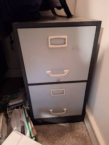 lot 1815 image: Metal 2 Drawer File Cabinet