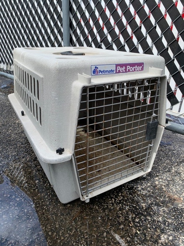 lot 280 image: Animal Pet Crate 20x20x27