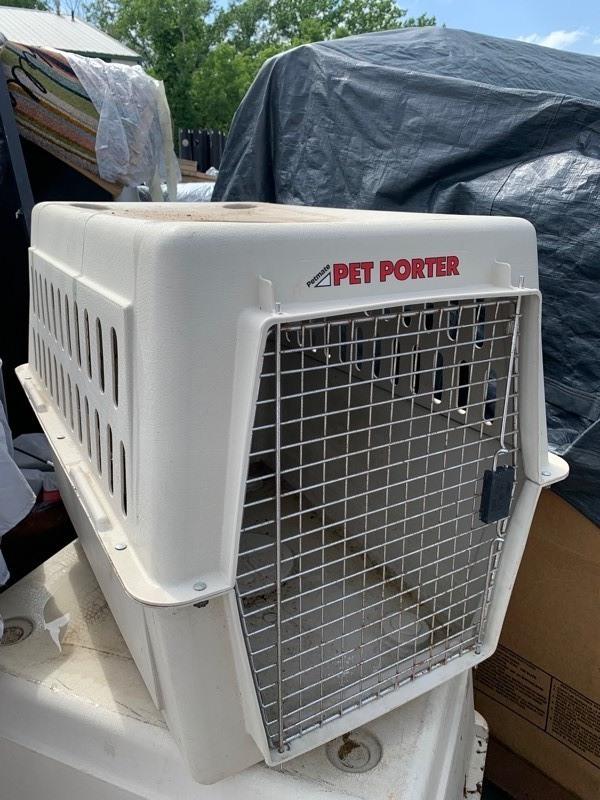 lot 281 image: Large Animal Pet Crate 3ft x 2ft x 27