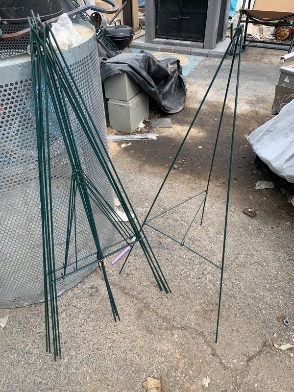 lot 294 image: 5 Never Been Used Garden Plant Syndicate 36 Easels