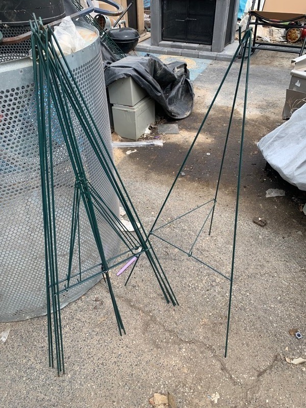 lot 295 image: 5 Never Been Used Garden Plant Syndicate 36 Easels