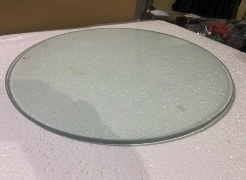 lot 304 image: New Thick 19 Wide Circle Glass Top