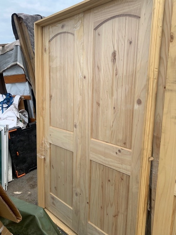 lot 3 image: Beautiful Interior Double Wooden French Door set 49.5x83 (Each Door 24x80)