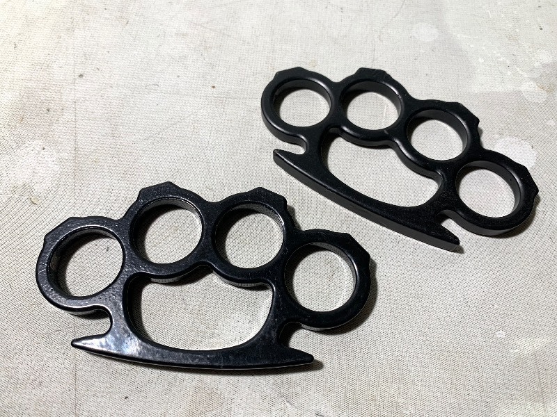 lot 172 image: 2 New Pairs of 4.5 Solid Metal Brass Knuckles
