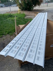 lot 153 image: 5 New Pieces of 8ft x 2.5 Soffit Vents, White