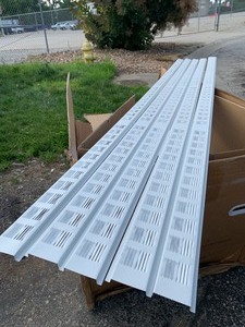 lot 155 image: 5 New Pieces of 8ft x 2.5 Soffit Vents, White