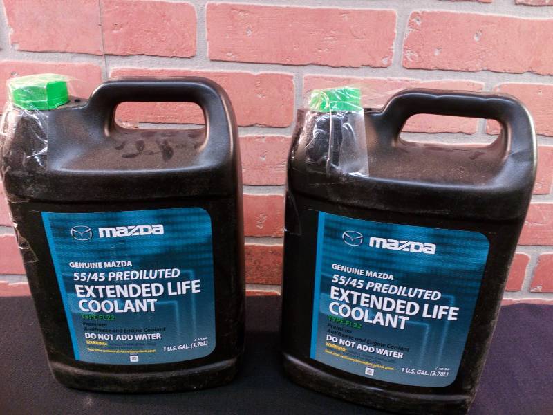 lot 28 image: Genuine Mazda 5545 Prediluted Extended Life Coolant